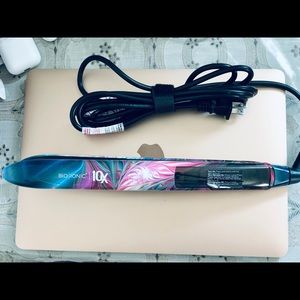 Like new! Bio Ionic 10x Straightener